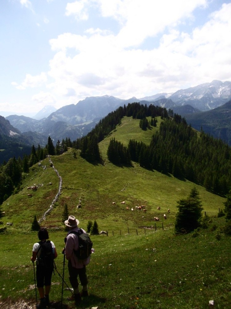 Die Wandersmenschen vor mir spielen gut mit und bescheren ein schönes Fotomotiv.