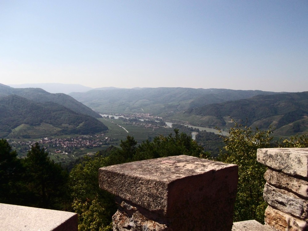 Blick von der Starhembergwarte oberhalb Dürnstein in die Wachau.