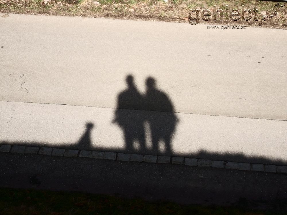 Drei Schatten auf Achse.