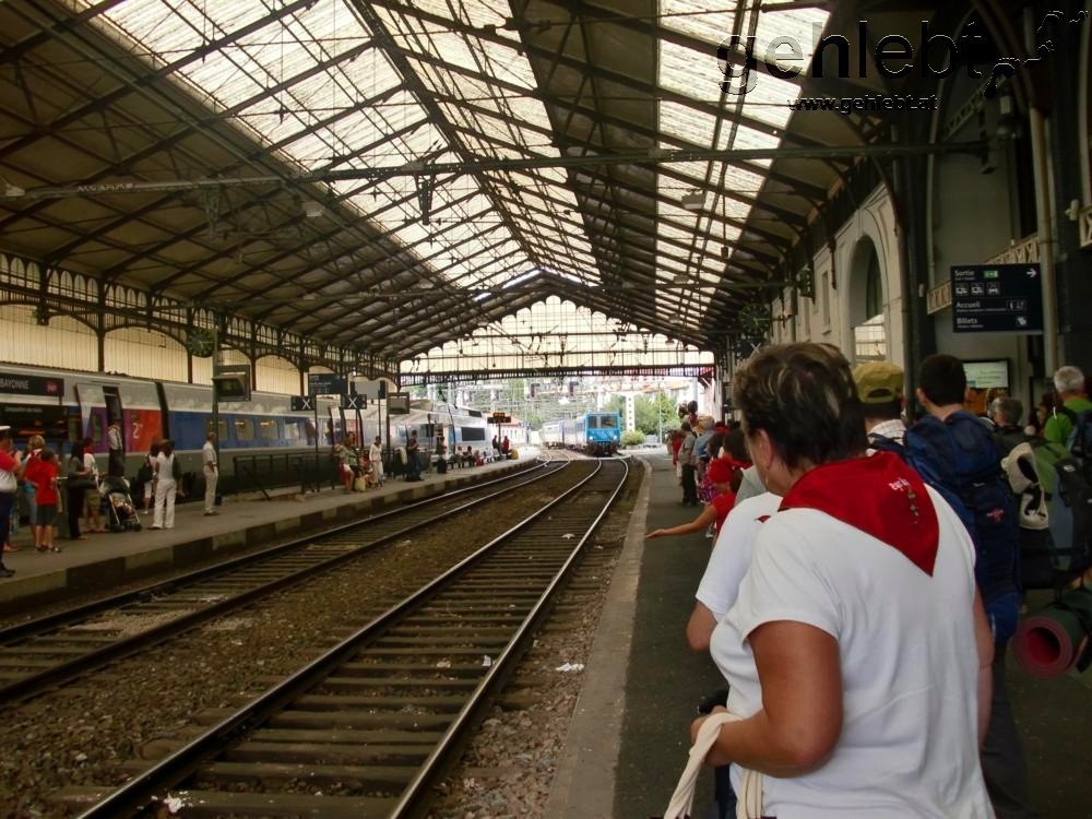 Am Bahnhof in Bayonne warte ich auf den Regionalzug nach St-Jean.