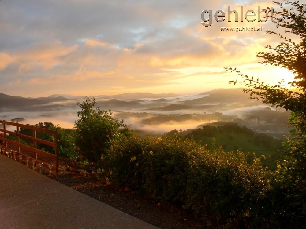 Sonnenaufgang nach der ersten Nacht am Jakobsweg.