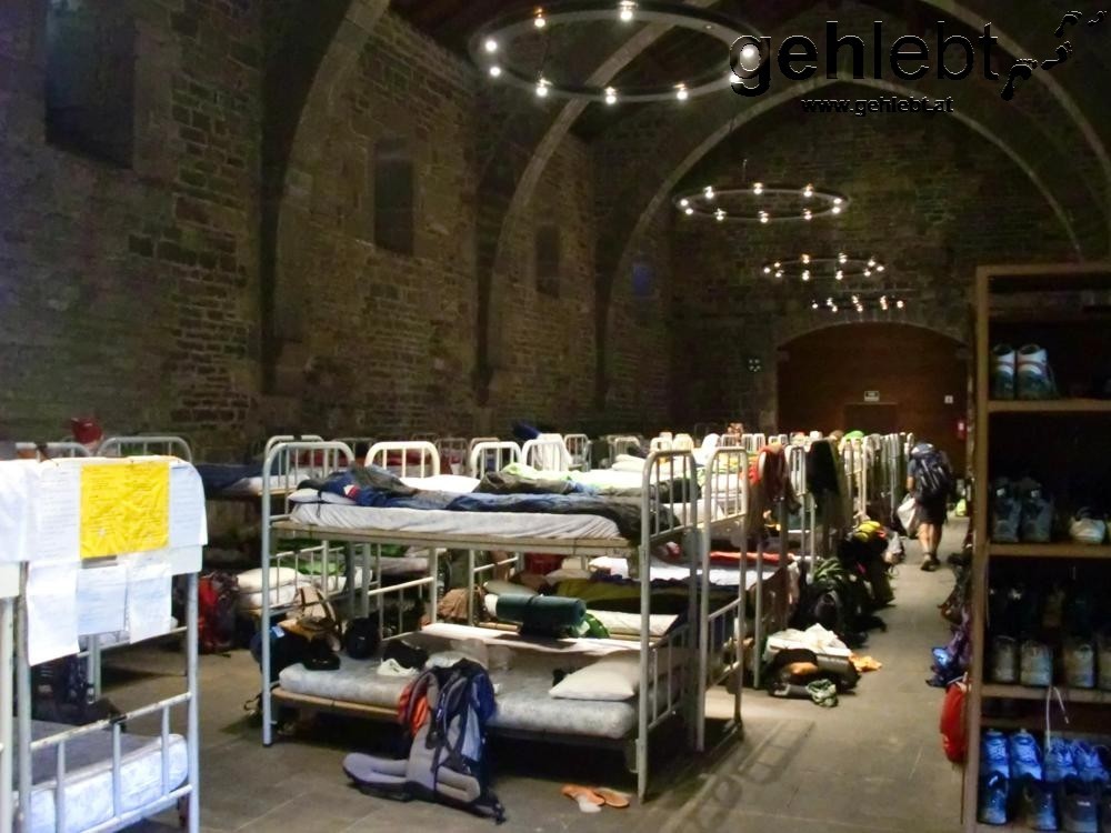 Der 120-Betten-Schlafraum in Roncesvalles - Geräusche und Gerüche aller Art inklusive.