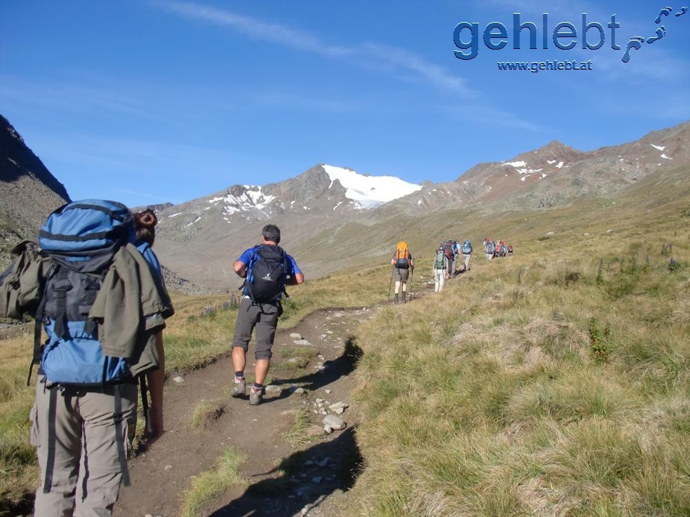 Die Karawane setzt den Weg zum Saykogel fort.