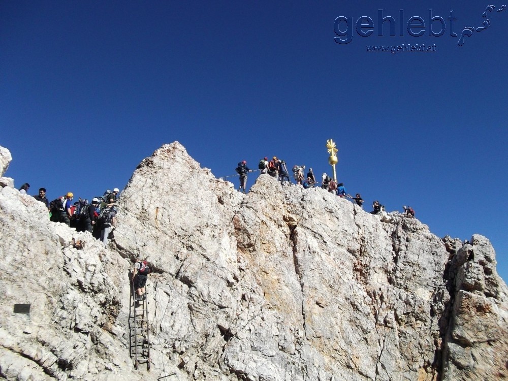 Stau am Gipfel der Zugspitze.