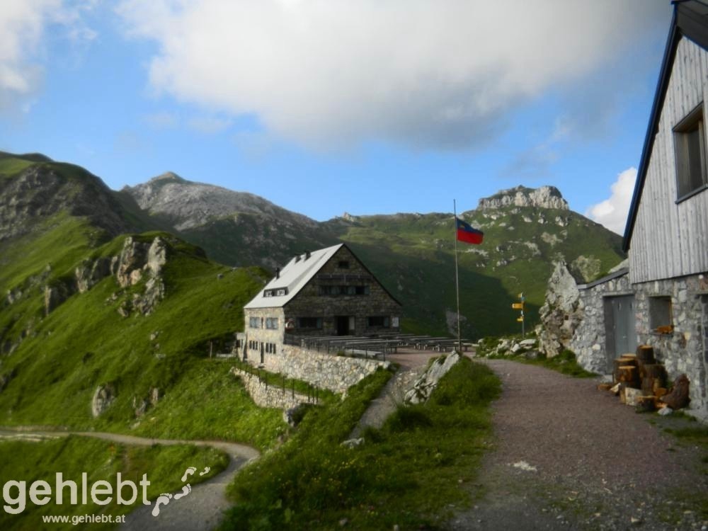 Augstenberg, Liechtenstein - Pfälzerhütte, im Hintergrund Augstenberg und Festung Gorvion