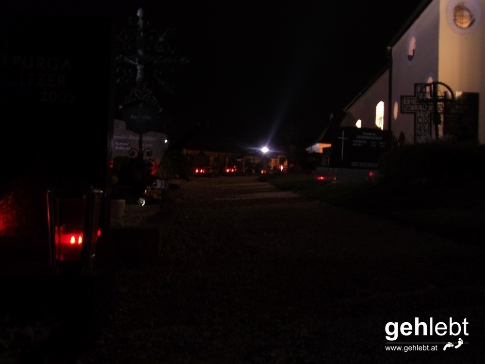 Kremsmünster bei Nacht - Friedhof Kirchberg