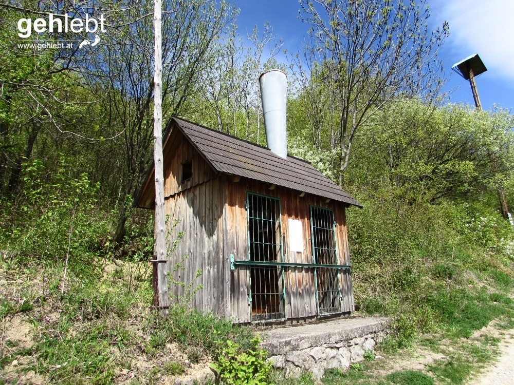 Die Wetterschießhütte ist nicht mehr in Betrieb - wobei ich die Idee an sich schon sehr cool finde. :)