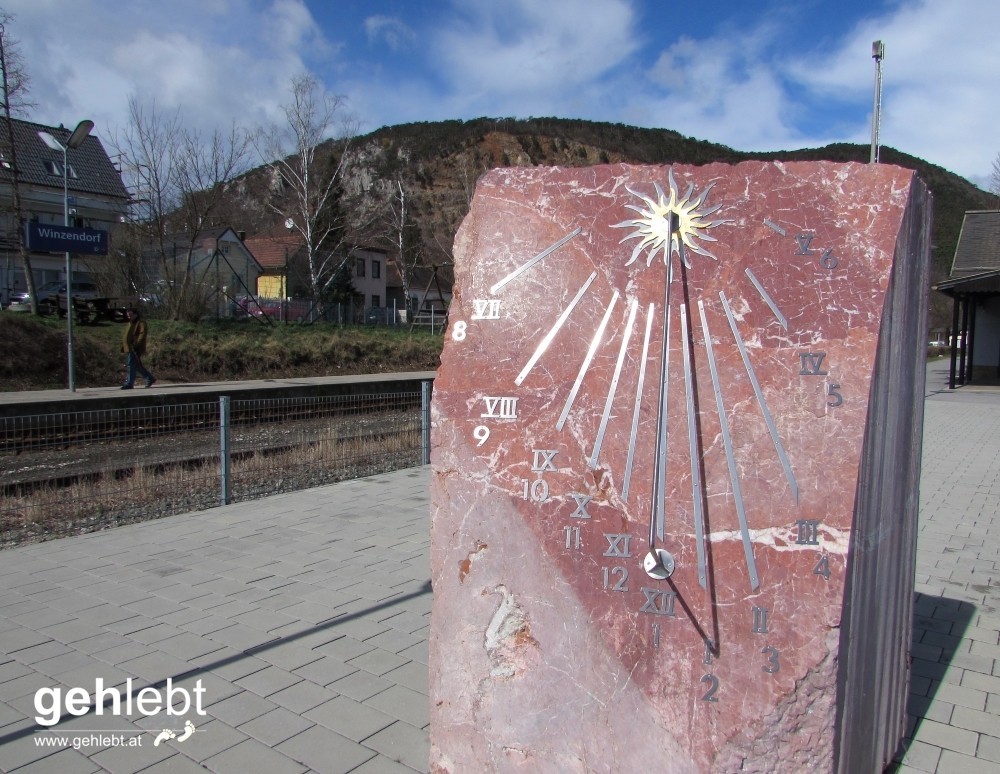 Winzendorfer Rundwanderweg A - Sonnenuhr