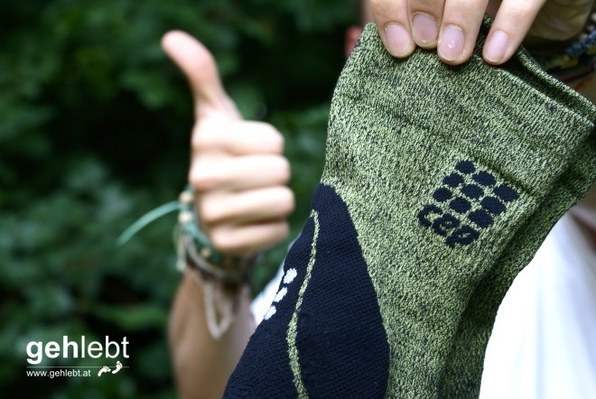 Für die CEP Outdoor Mid-Cut Socks gibt's einen Daumen nach oben.