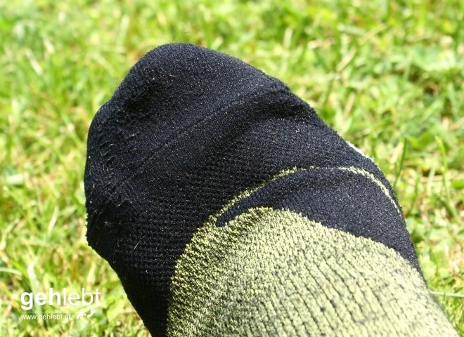 Die Socken liegen an den Zehen perfekt an, die Naht spürt man kaum.