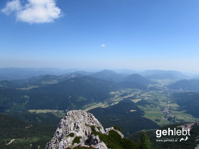 Ab und zu formieren sich kleine Wölkchen am Himmel.