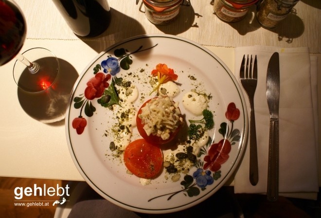 Gang 3 - Körnersalat im "roten Mantel".