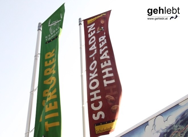 Willkommen in Riegersburg, der Heimat des Schoko-Laden Theaters und des Essbaren Tiergartens.