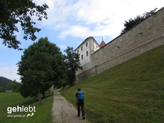 Am Weg zur einstigen Klosteranlage von Waldhausen.