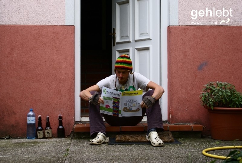 Am besten lässt sich das Bananenblatt vor einer Türe lesen.