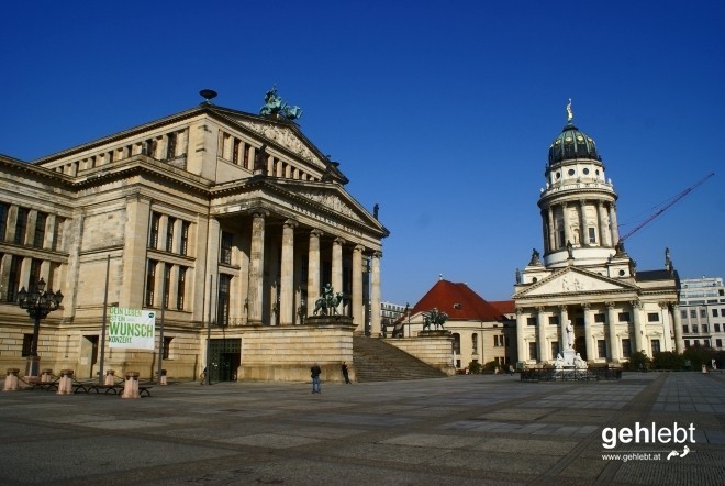 Als "schönster Platz" Berlins gilt der Gendarmenmarkt. Natürlich inklusive Kran.