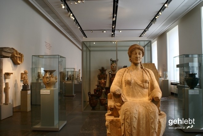 Wer im Alten Museum was stiehlt, ergeht es wie der Frau im Thron.