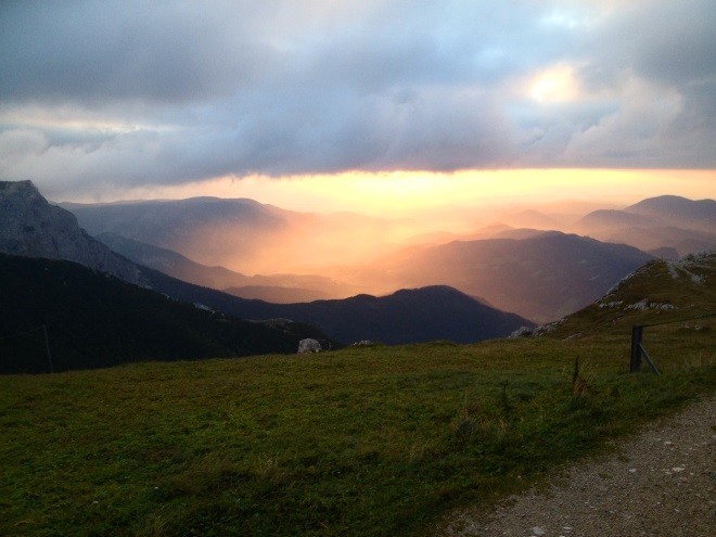 Sonnenaufgang am nächsten Morgen. (c): WIENER ALPEN/Lisa Kornfell